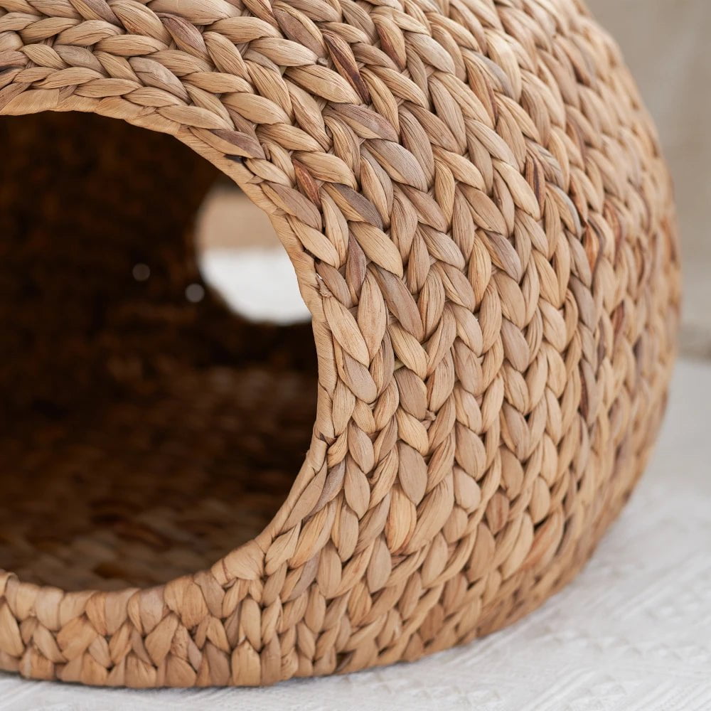 Water Hyacinth Woven Wicker Round Cat Bed Cave - Eco-Friendly, Luxurious, and Cozy Resting Place for Cats